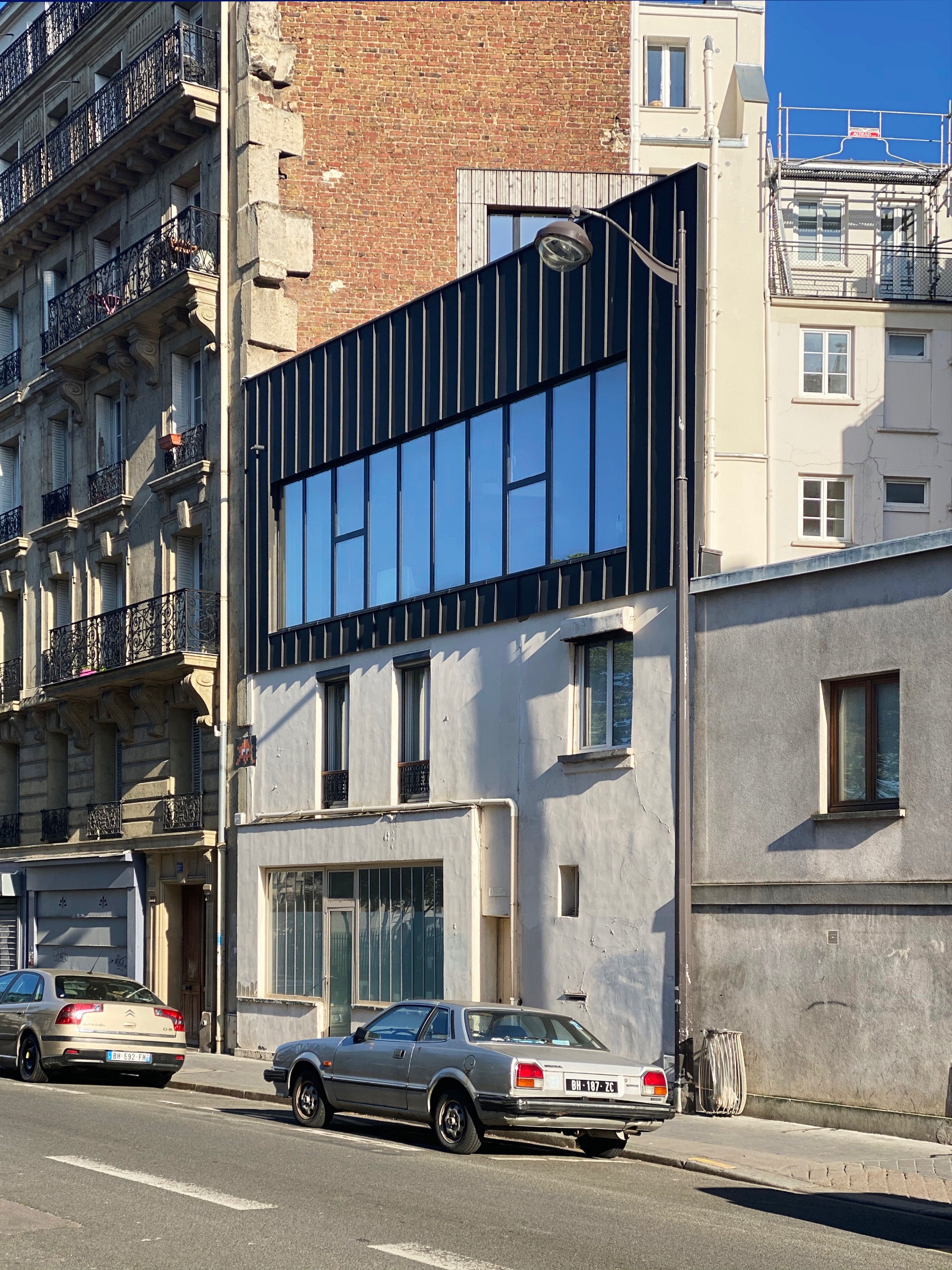 Η πρόσοψη του σπιτιού