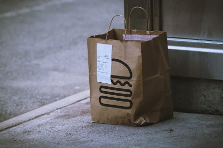 Δεν τρελαίνεσαι να μαγειρεύεις; 6 tips για να μειώσεις το delivery