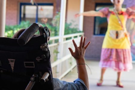 Πώς είναι να βλέπεις τους Αγγέλους της Χαράς σε ένα ογκολογικό νοσοκομείο για παιδιά;