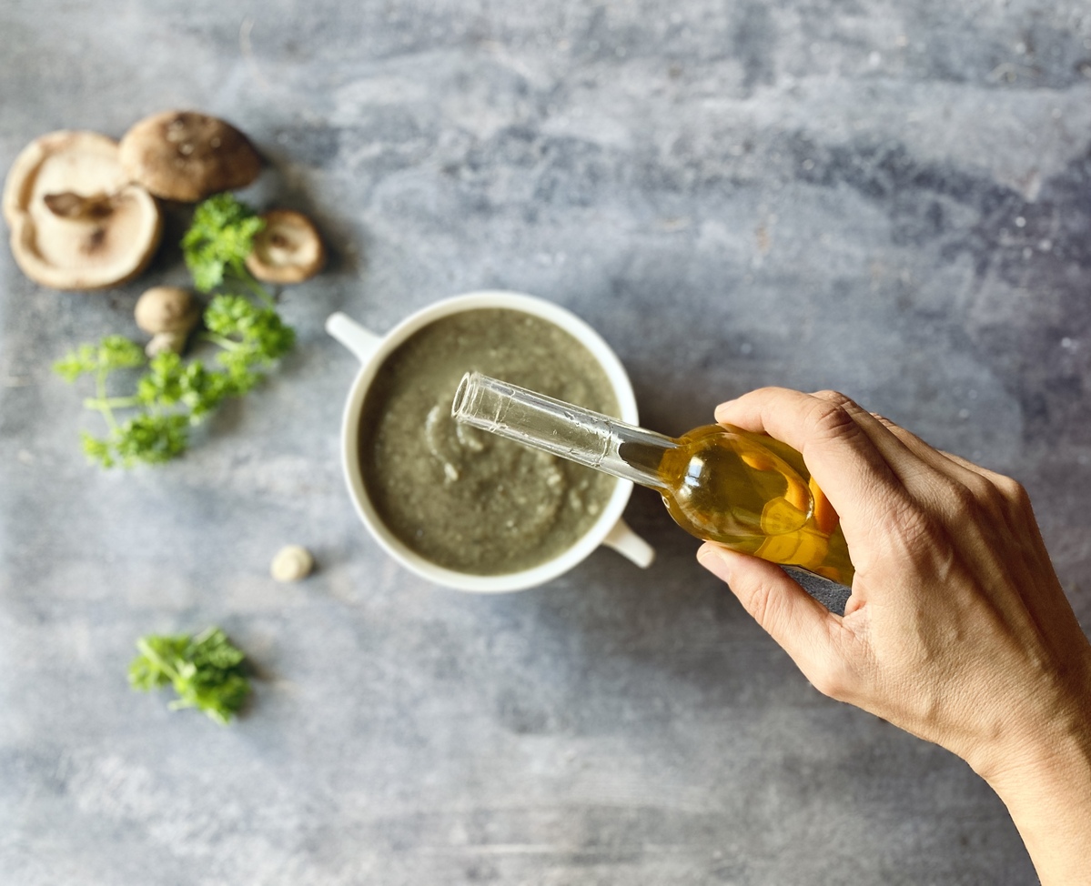 Σούπα με άσπρη γλυκοπατάτα, μανιτάρια και λάδι τρούφας