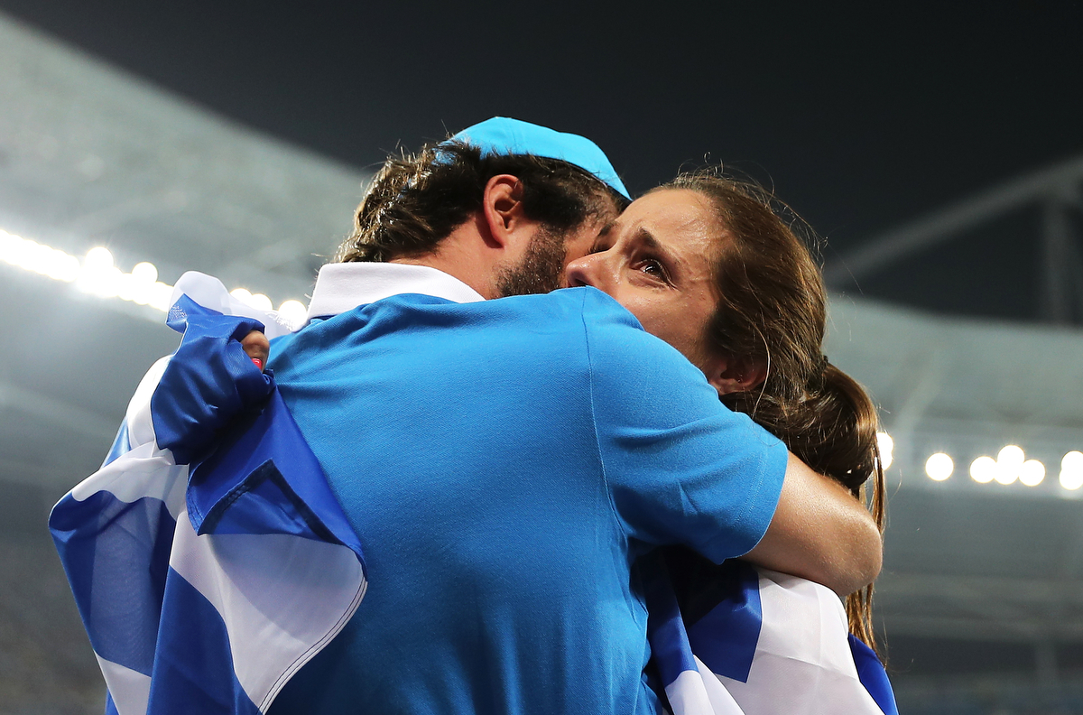 αγκαλιά Κατερίνα Στεφανίδη