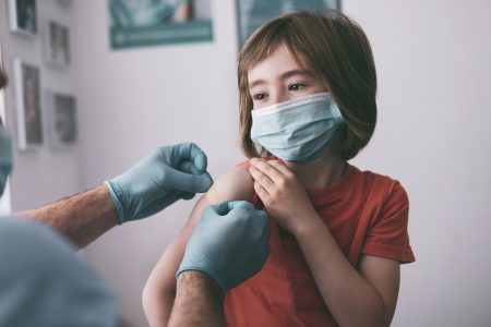 Να κάνω στο παιδί μου το εμβόλιο για Covid-19; Οι ειδικοί απαντούν