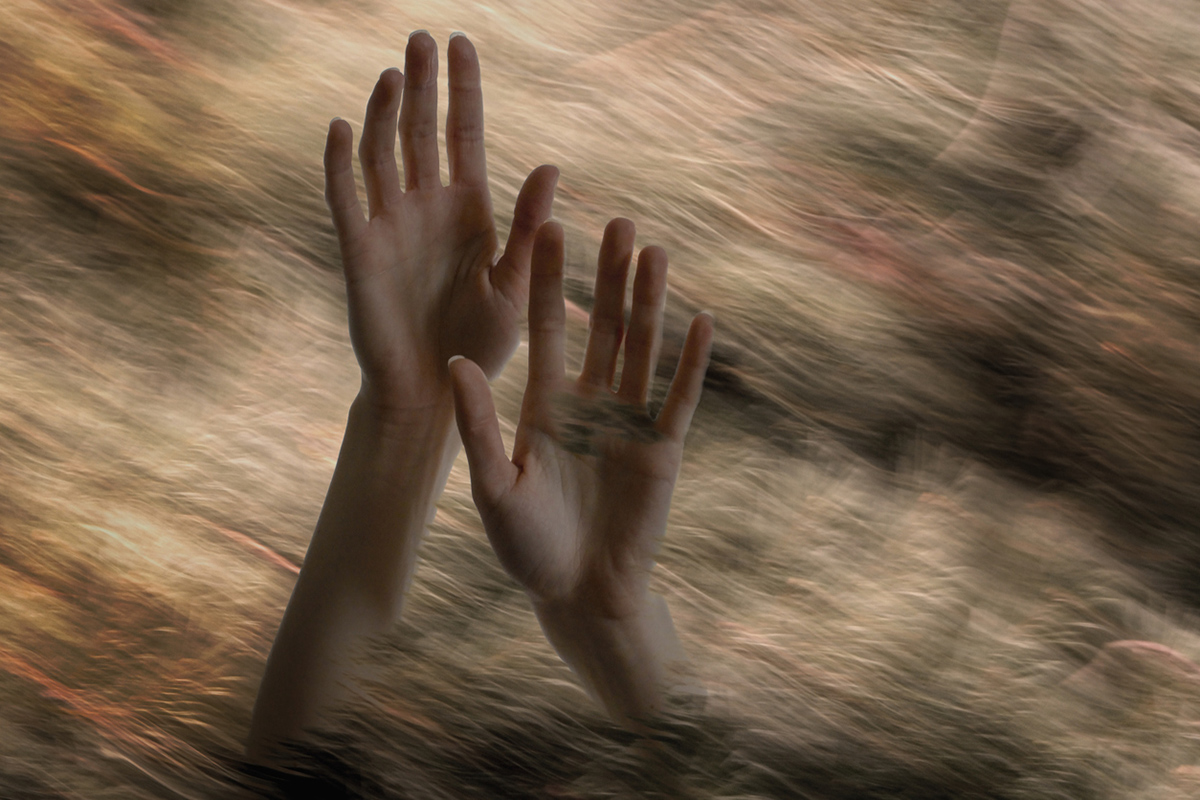 χέρια σε αναζήτηση βοήθειας