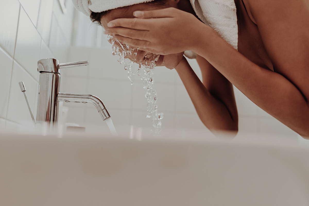 καθαρισμός επιδερμίδας πρωί και βράδυ