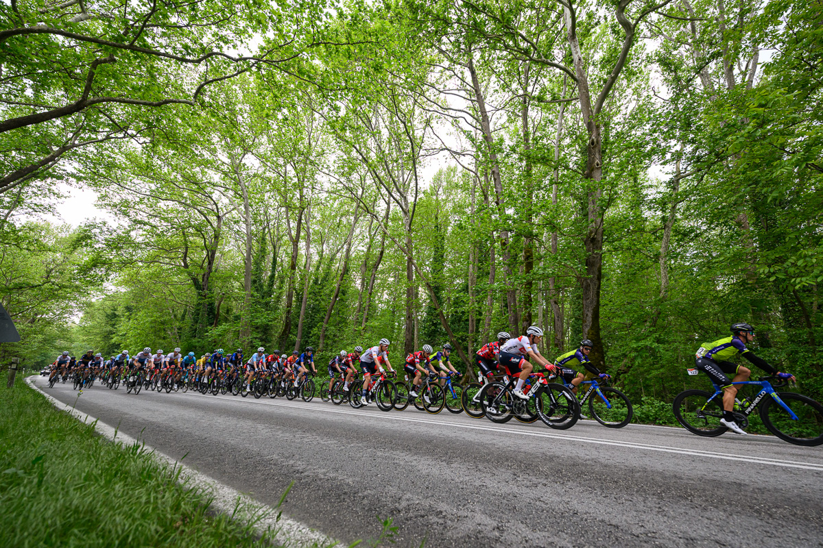 Εθελόντρια στον ποδηλατικό γύρο