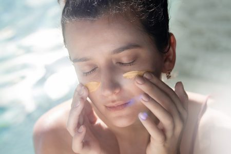 6 ελληνικά αντηλιακά με χρώμα