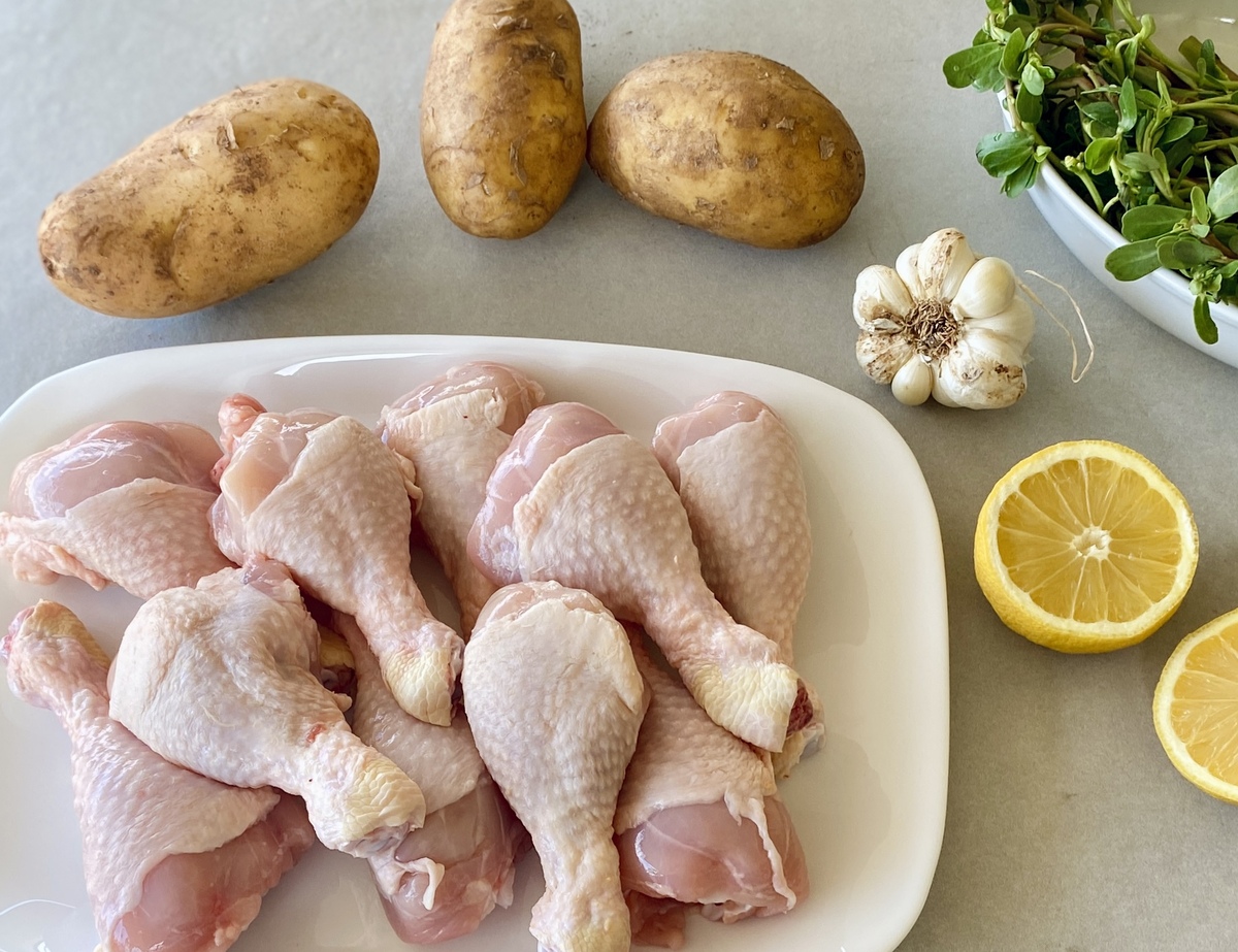 κοτόπουλο με πατάτες και γλιστρίδα