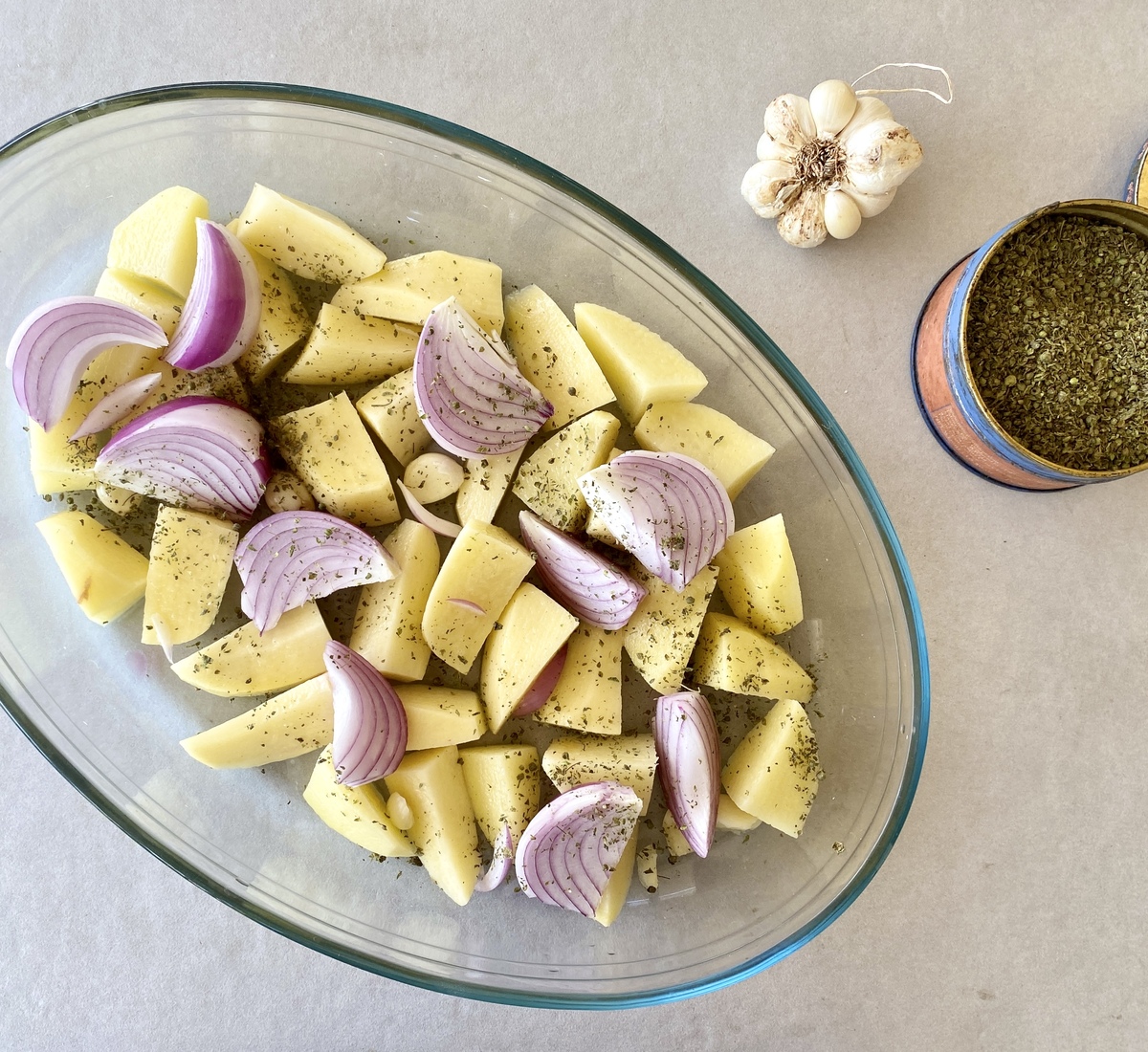 κοτόπουλο με πατάτες και γλιστρίδα