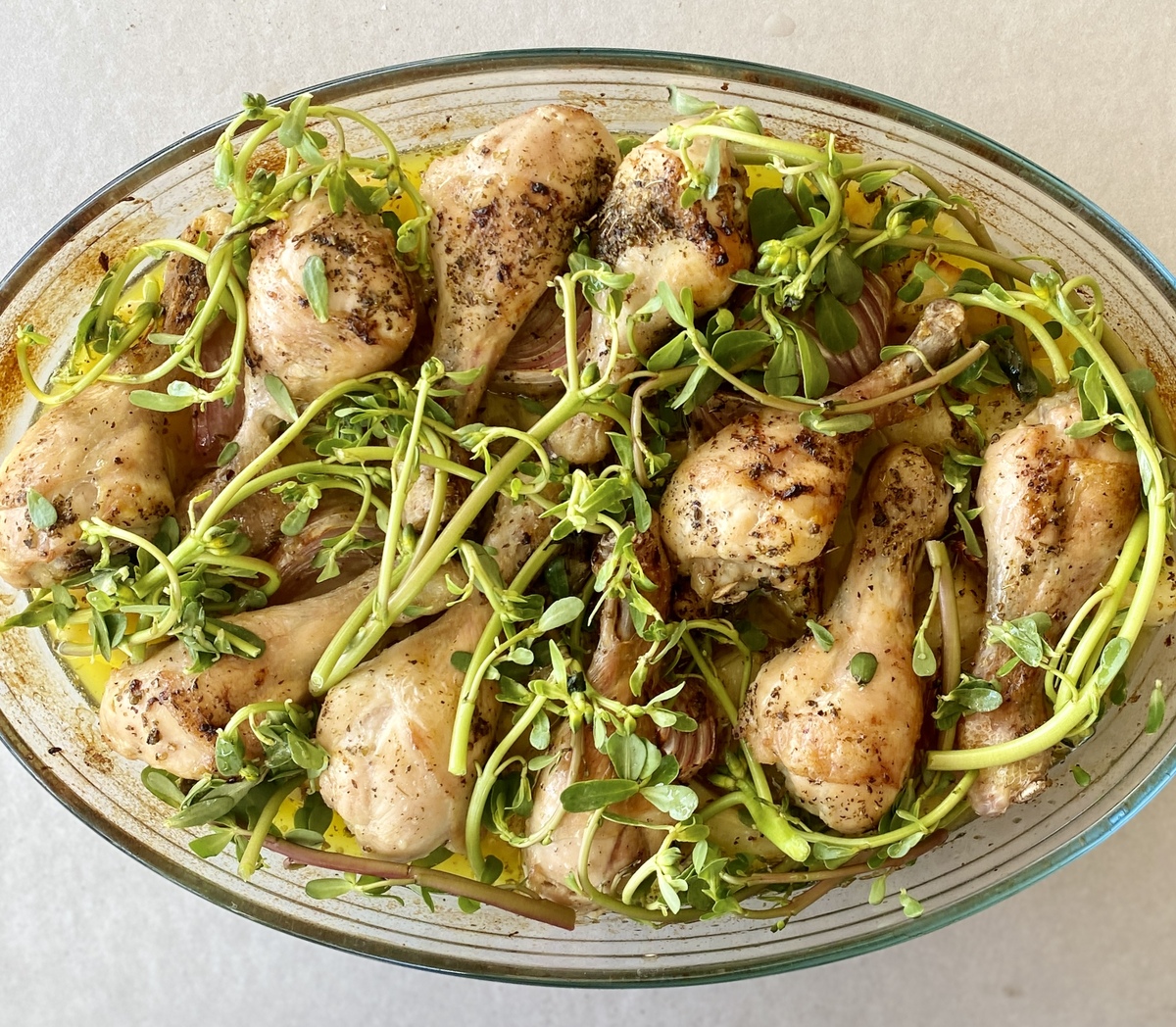 κοτόπουλο με πατάτες και γλιστρίδα