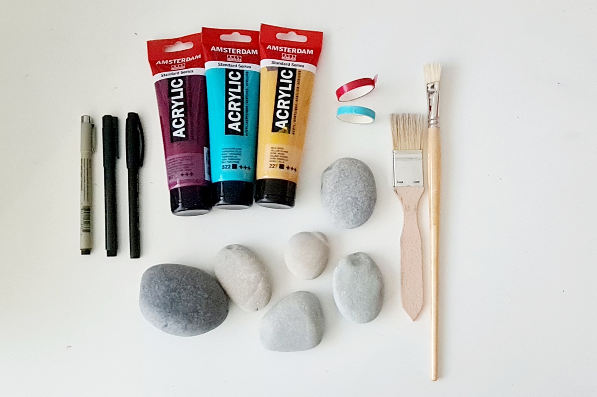 Χρωματίζοντας βότσαλα