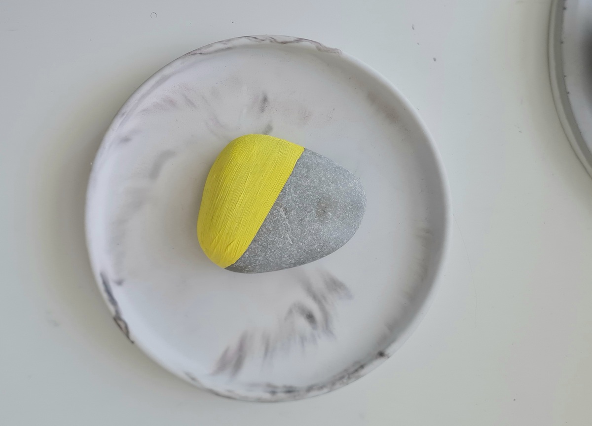 Χρωματίζοντας βότσαλα