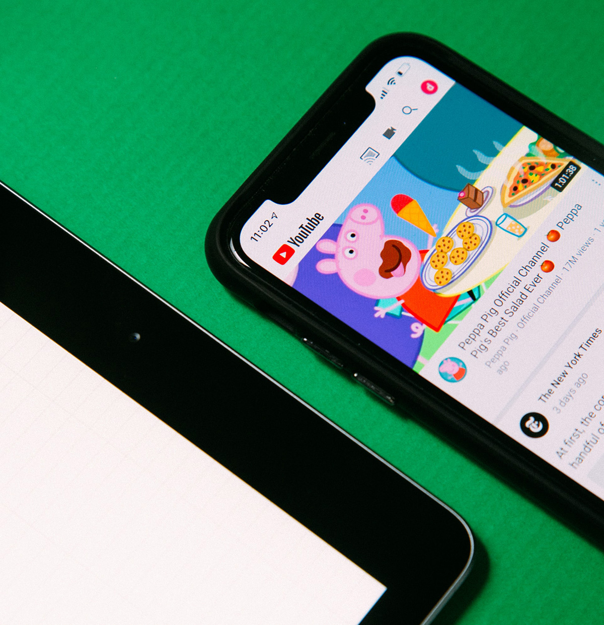 Μια ΛΟΑΤΚΙ οικογένεια στην Πέππα το γουρουνάκι