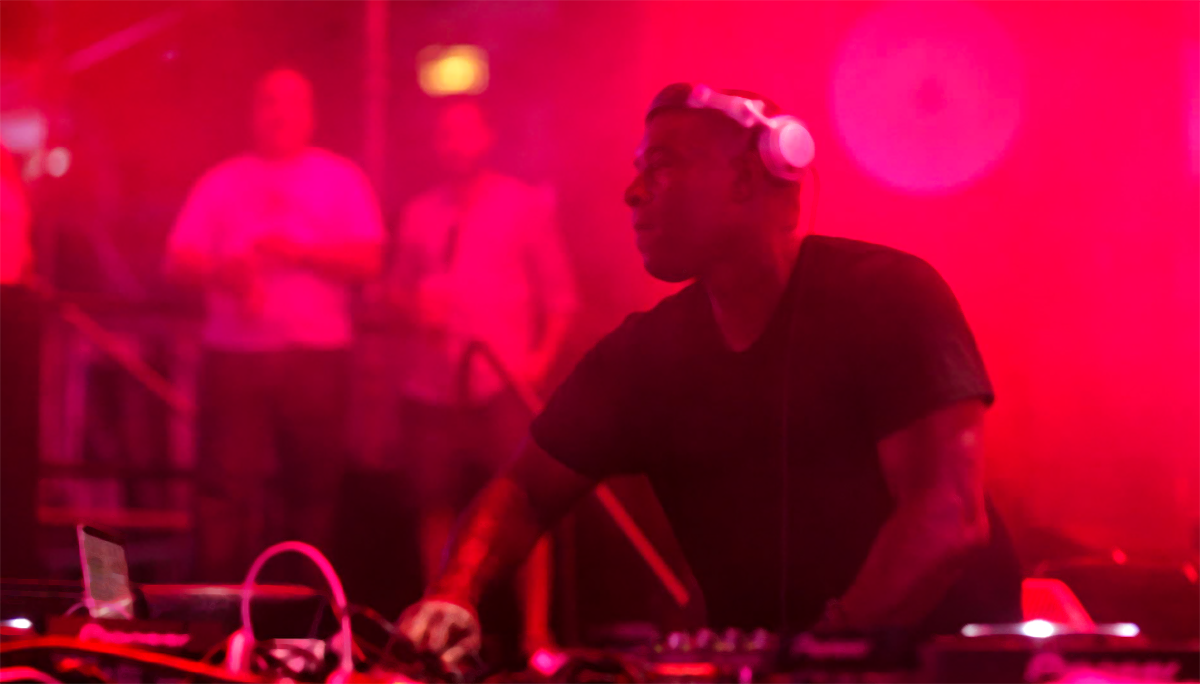 ντοκιμαντέρ God Said Give 'em Drum Machines