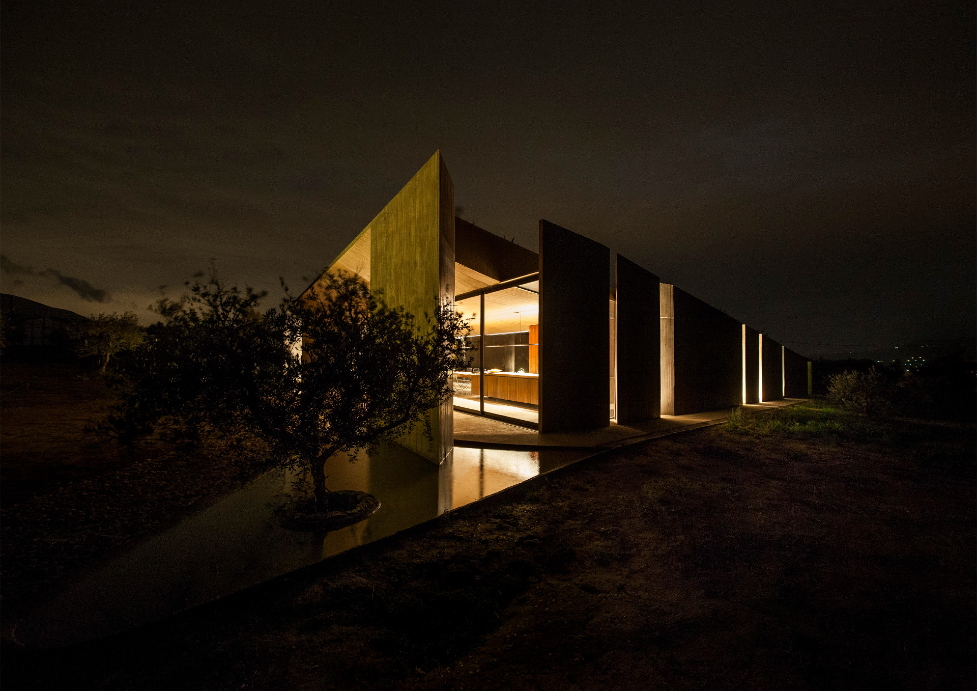 Ένα τριγωνικό σπίτι στα Μέγαρα μας θυμίζει τον Πυθαγόρα