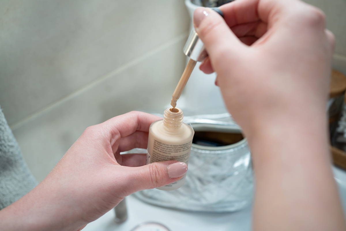 Πώς να απλώνεις το foundation στη μύτη