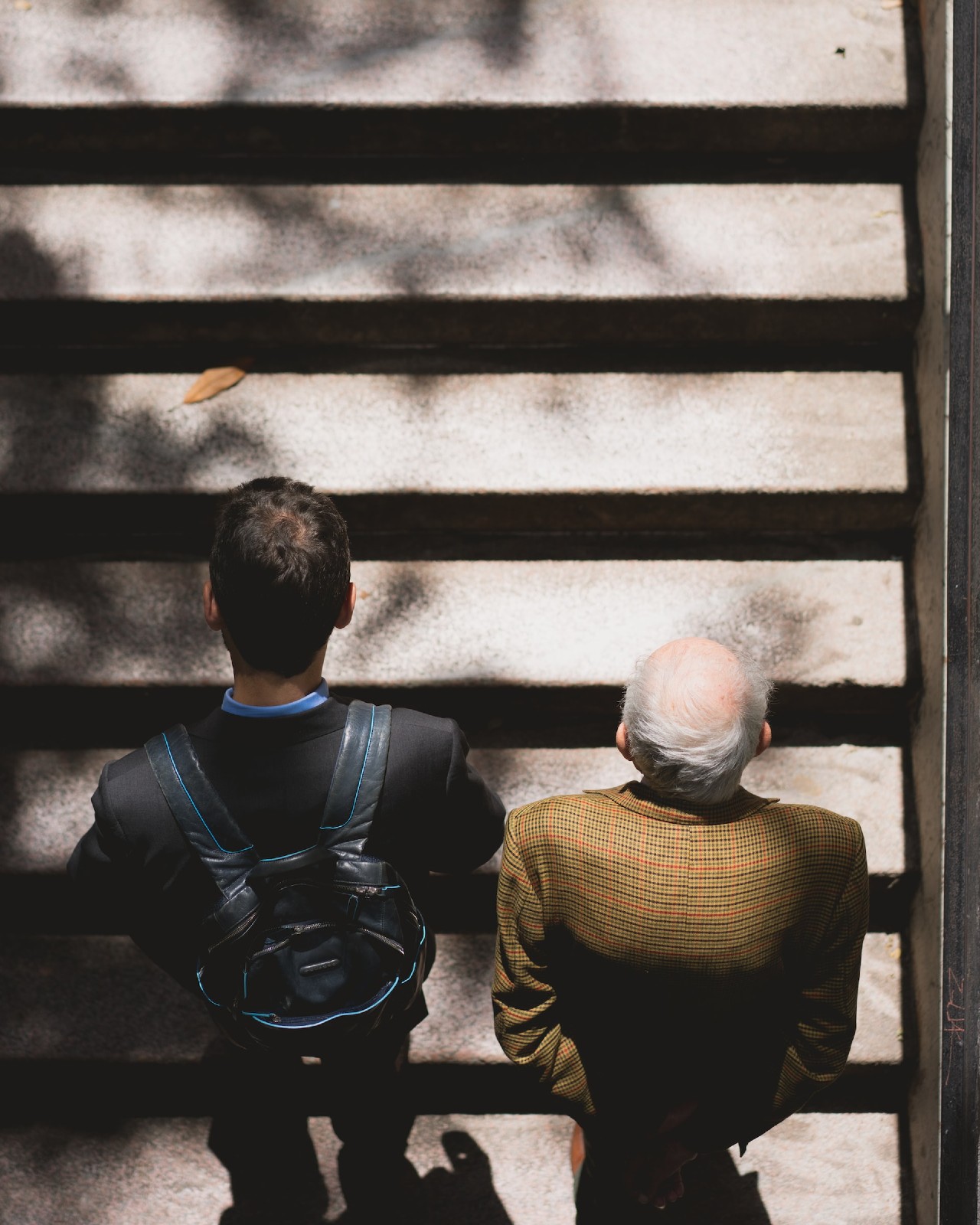 Γιατί νιώθουμε περισσότερη μοναξιά καθώς μεγαλώνουμε