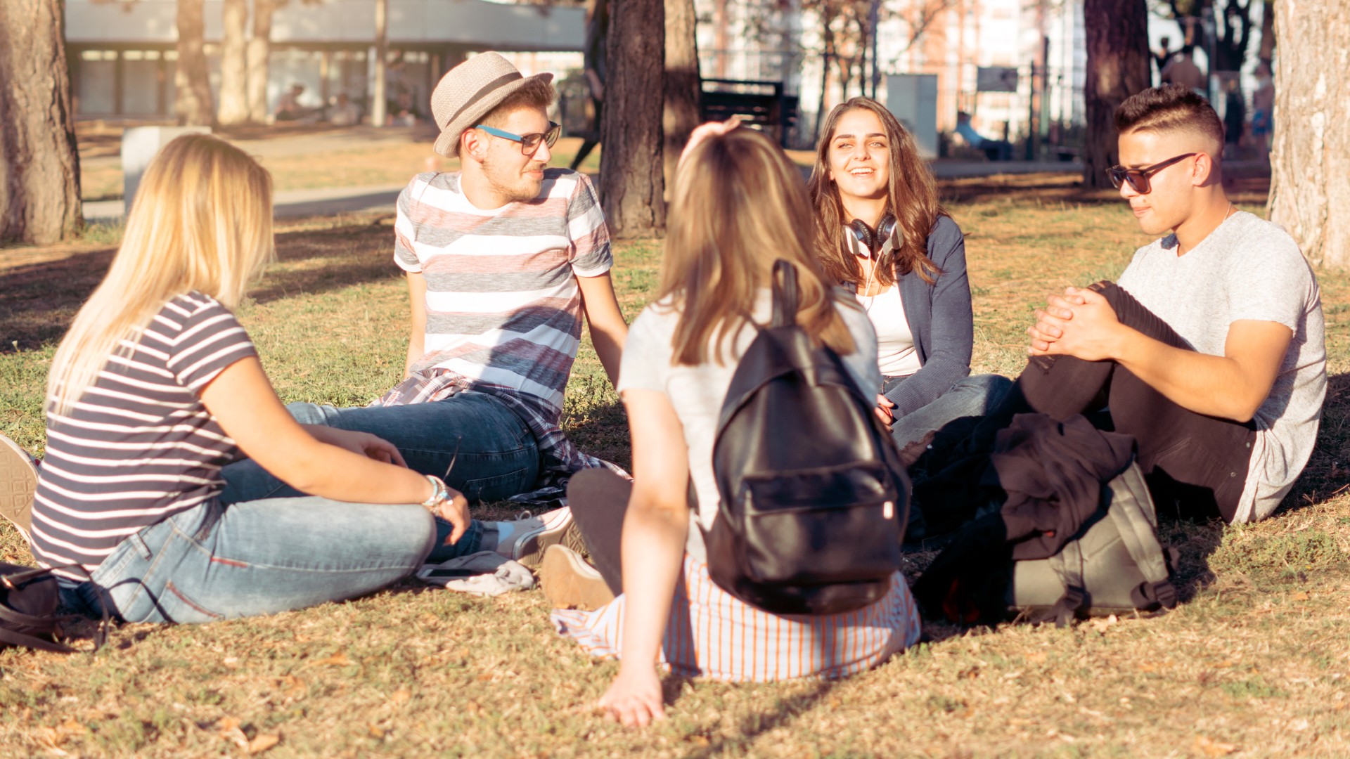 Μικροί Λουδίτες κλείνουν το κινητό τους τηλέφωνο