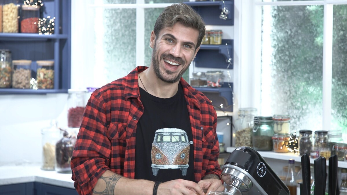 Άκης Πετρετζίκης