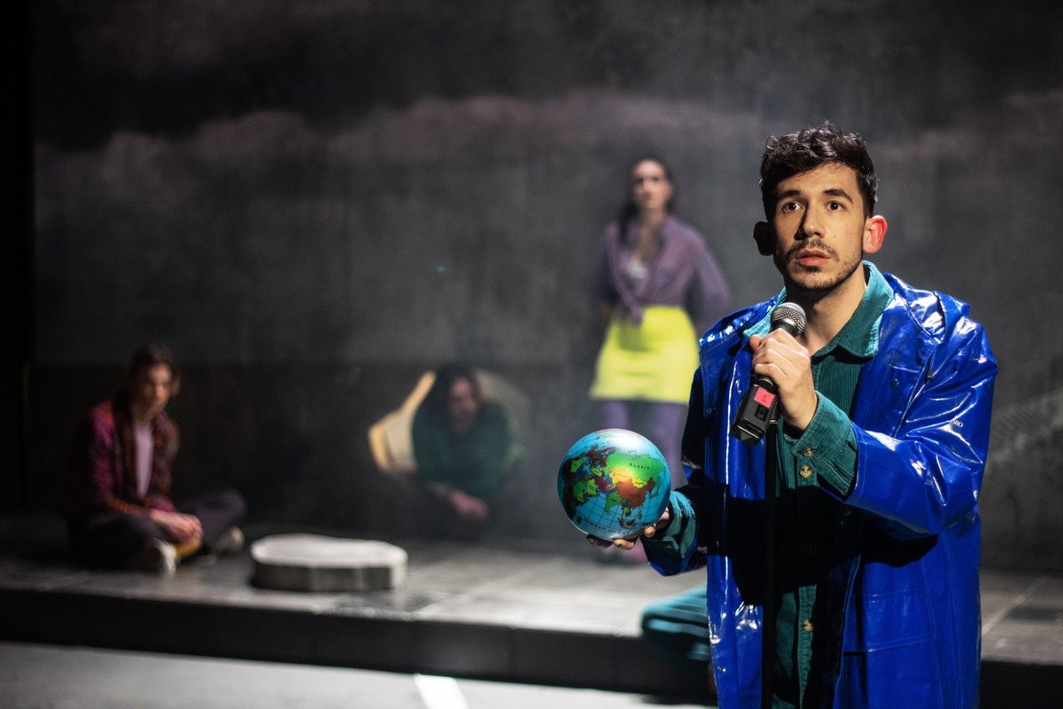 Παράσταση «Δε Φάιναλ Θολούθιον»