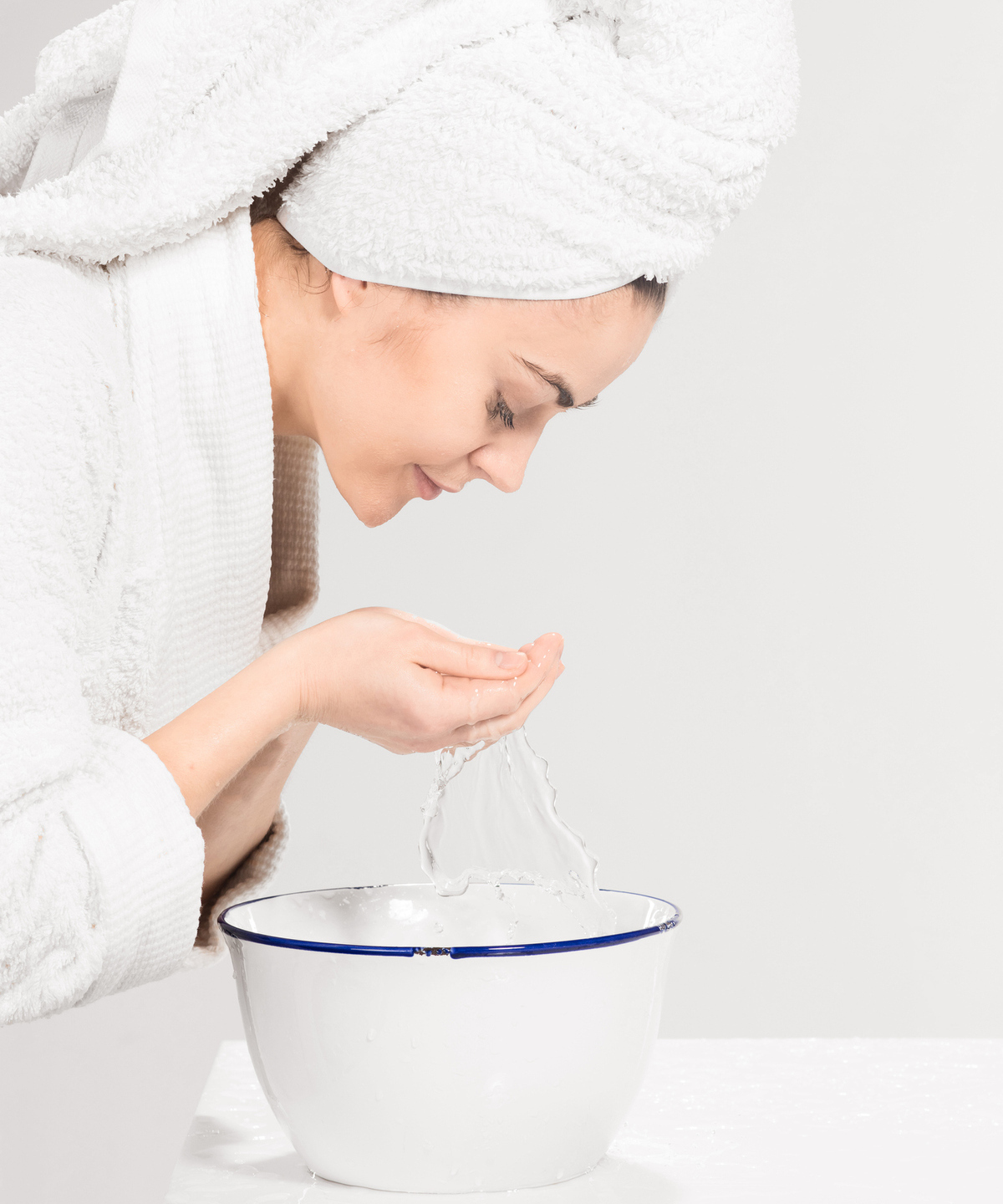 Κάνει καλό στο πρόσωπο το πλύσιμο με αλατόνερο;