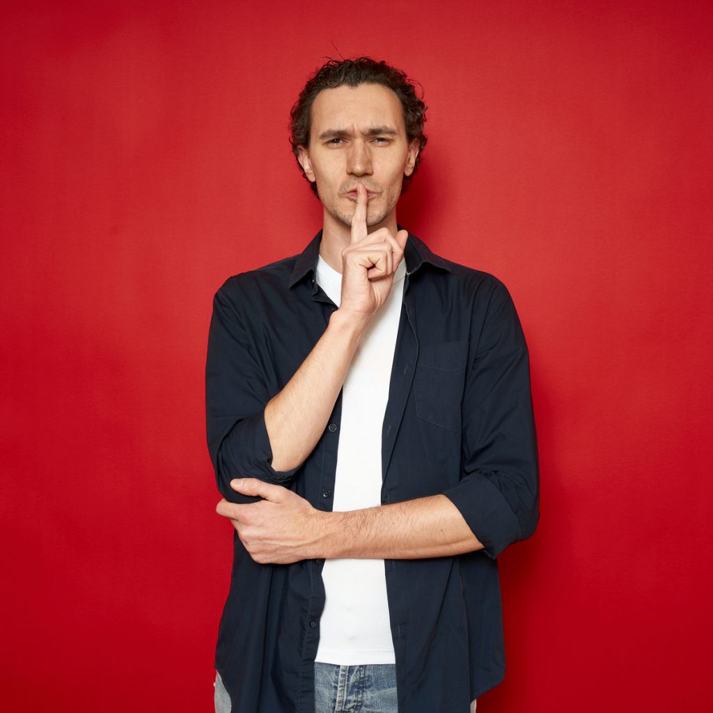 Είσαι talkaholic; Μάθε τη δύναμη που κρύβει το να μιλάς λιγότερο OW.GR