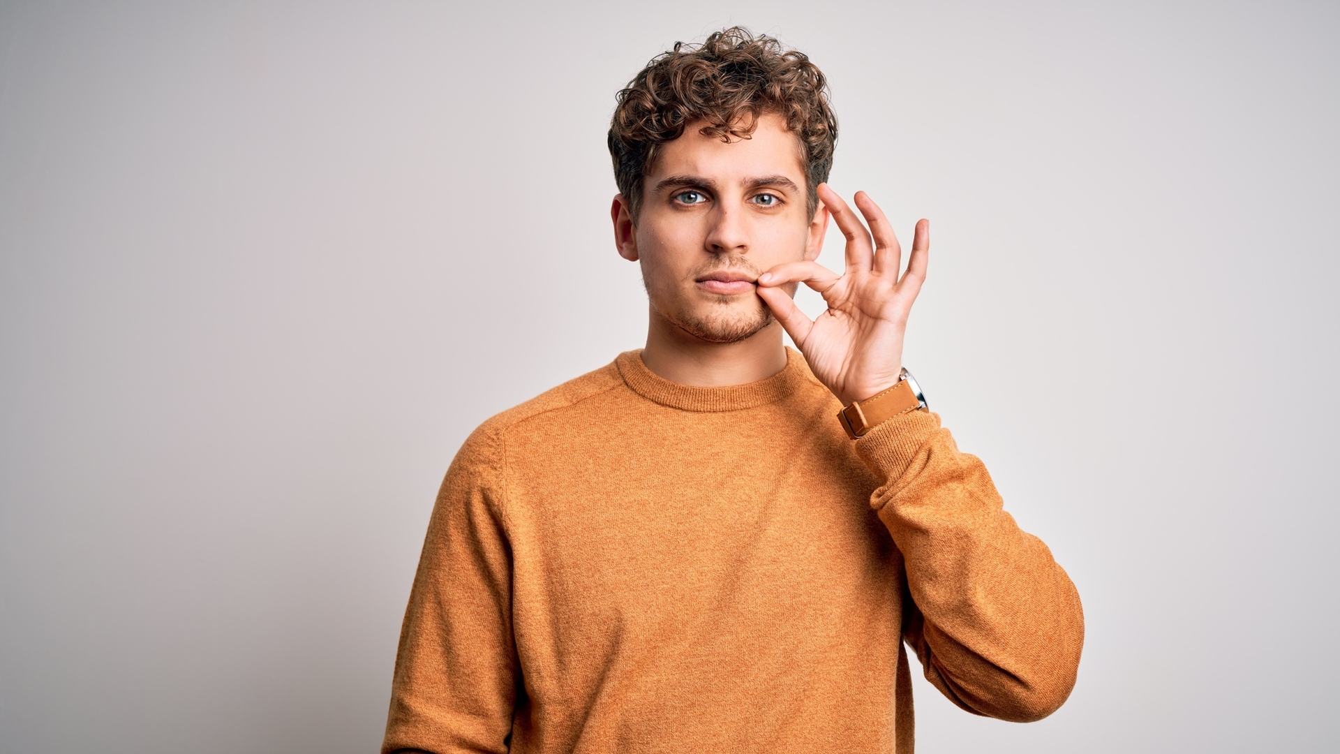 Είσαι talkaholic; Μάθε τη δύναμη που κρύβει το να μιλάς λιγότερο OW.GR