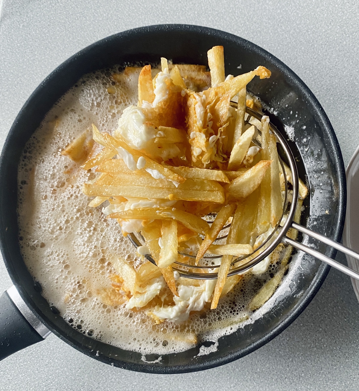 πατάτες με αβγά