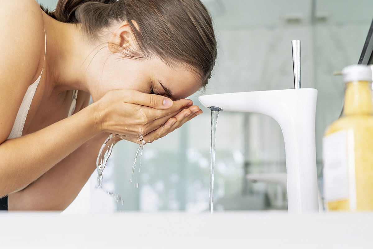 καθαρίζεις σωστά το πρόσωπό σου: