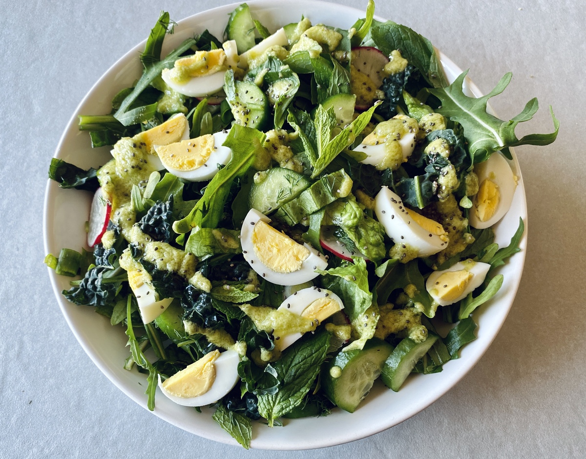 σαλάτα με αβγά που περίσσεψαν