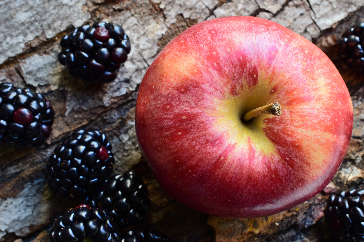 μήλα και βατόμουρα