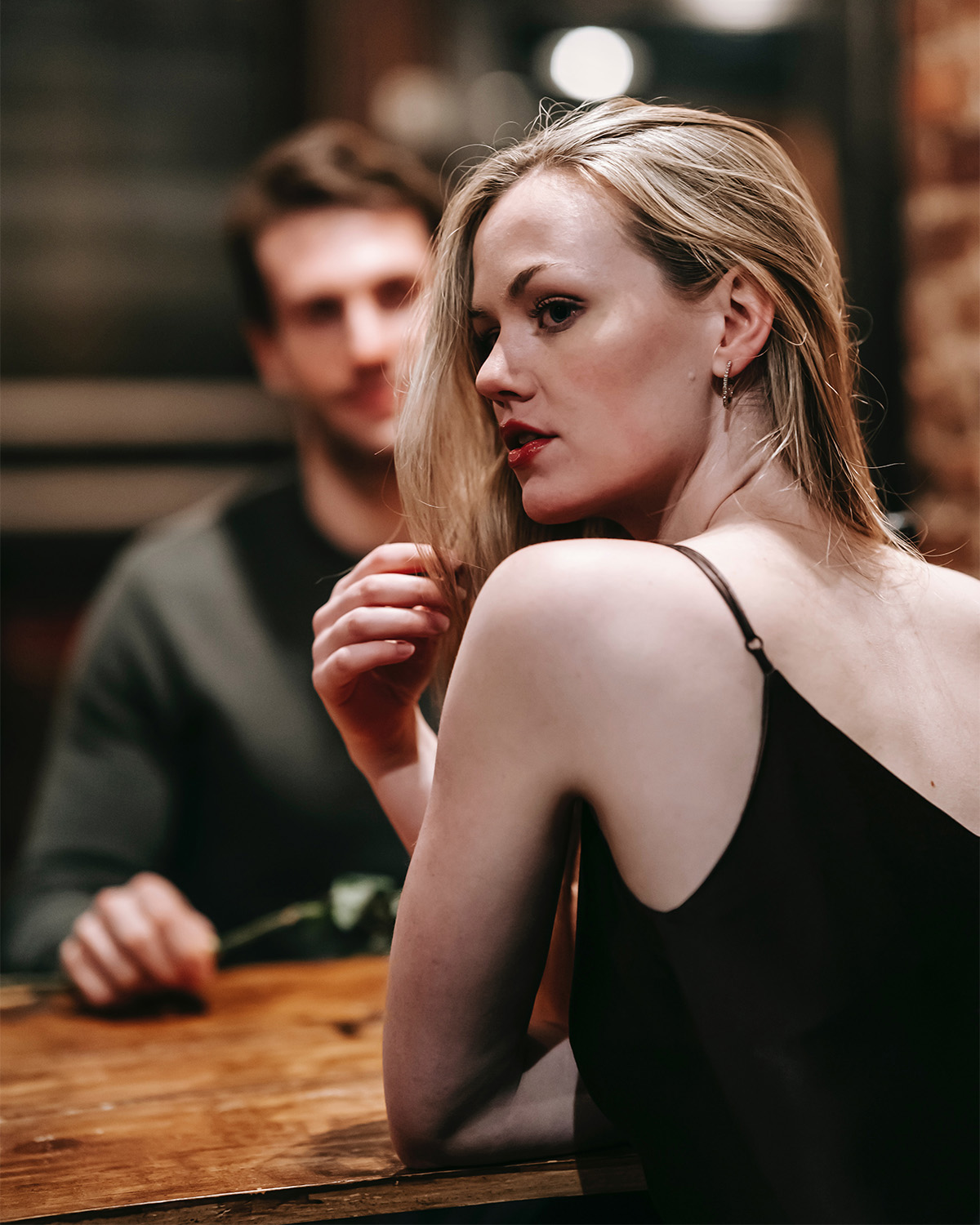 Γιατί ψάχνεις το άλλο σου μισό αντί να βρεις το άλλο σου ολόκληρο;