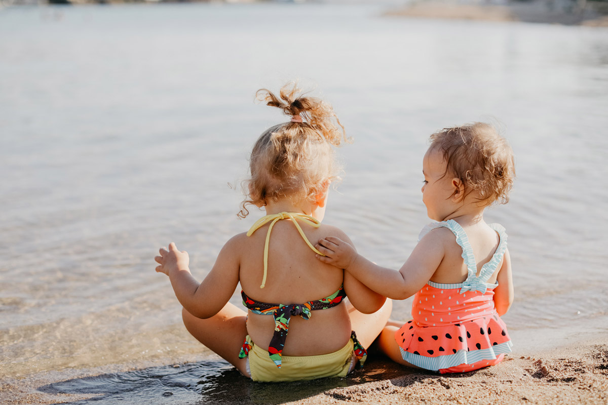 μωρά στη θάλασσα