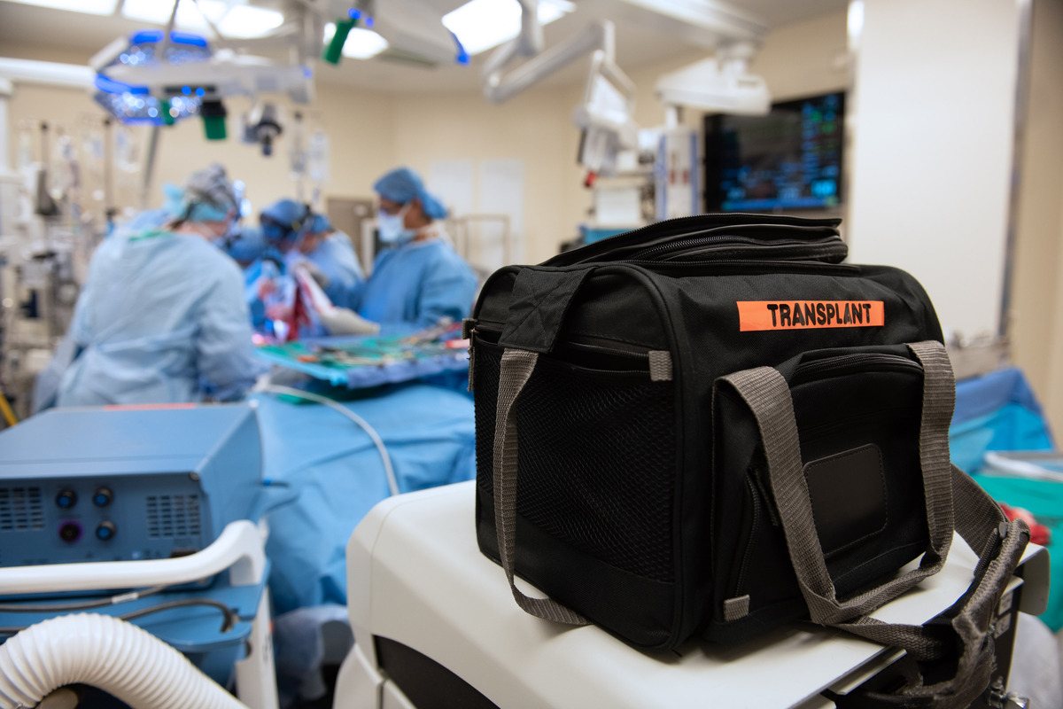 Πώς δύο άνθρωποι με αναστροφή οργάνων πήραν πίσω τη ζωή τους