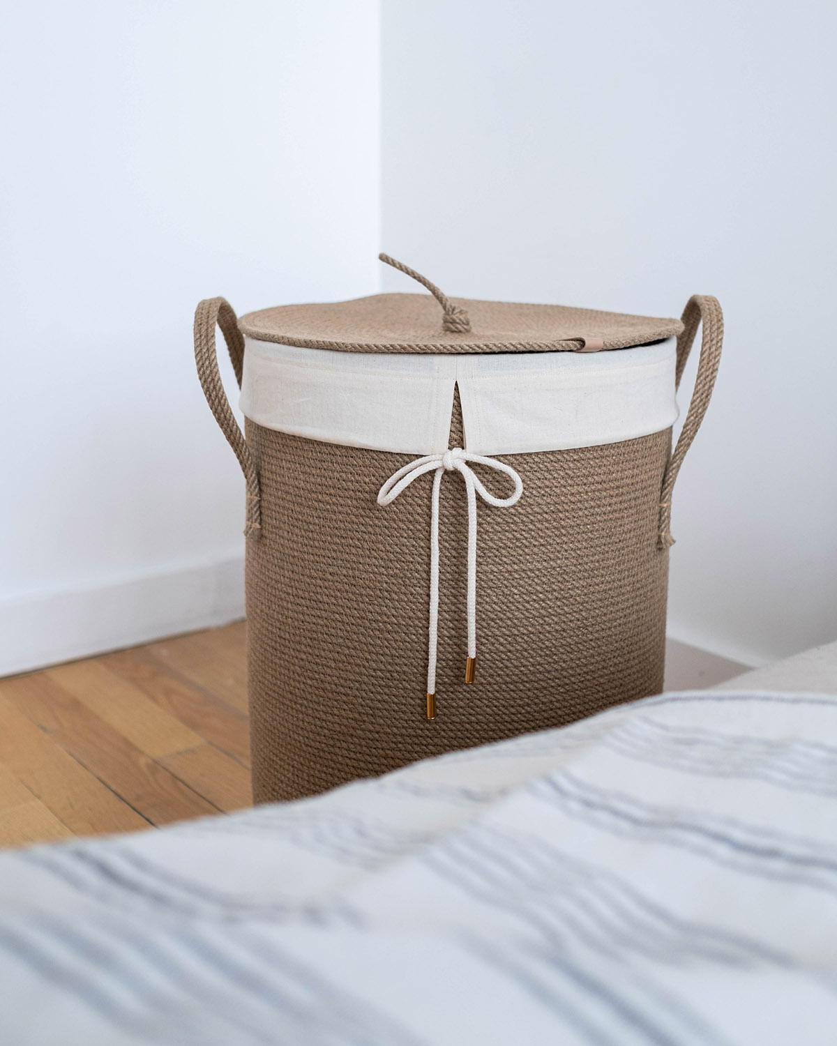 καλάθι για τα άπλυτα