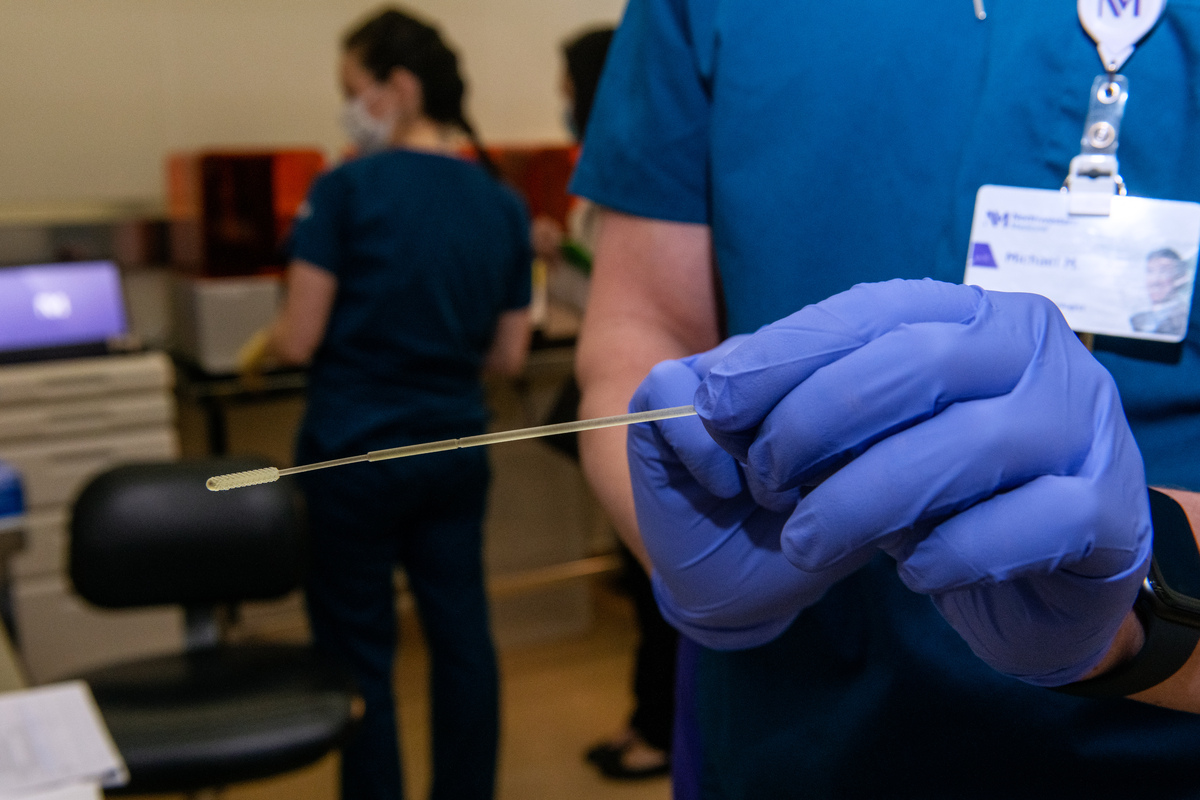 Το ξέρεις ότι μπορεί να έχεις long Covid ακόμα κι αν δεν βγήκες ποτέ θετικός;