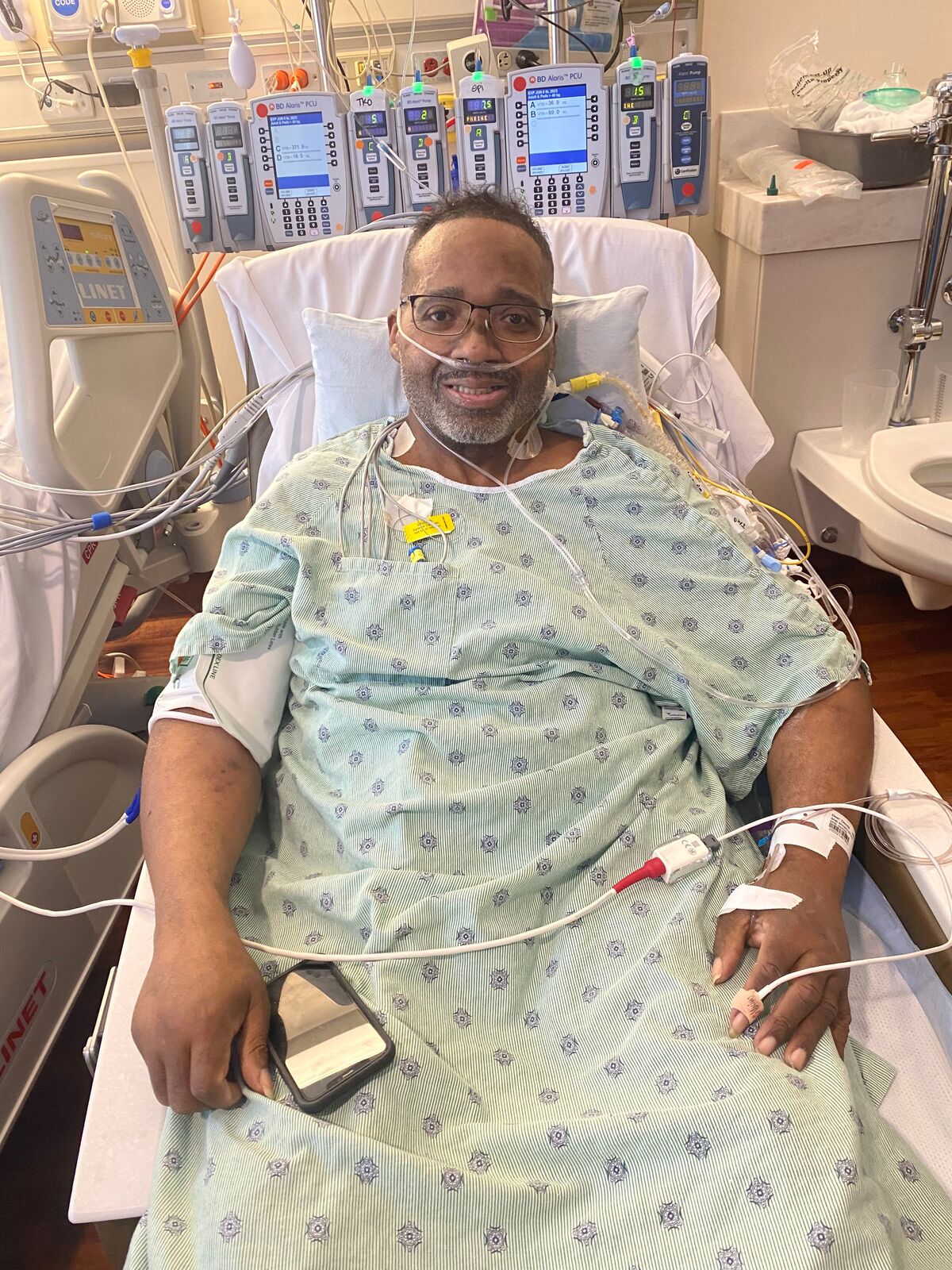 Πώς δύο άνθρωποι με αναστροφή οργάνων πήραν πίσω τη ζωή τους