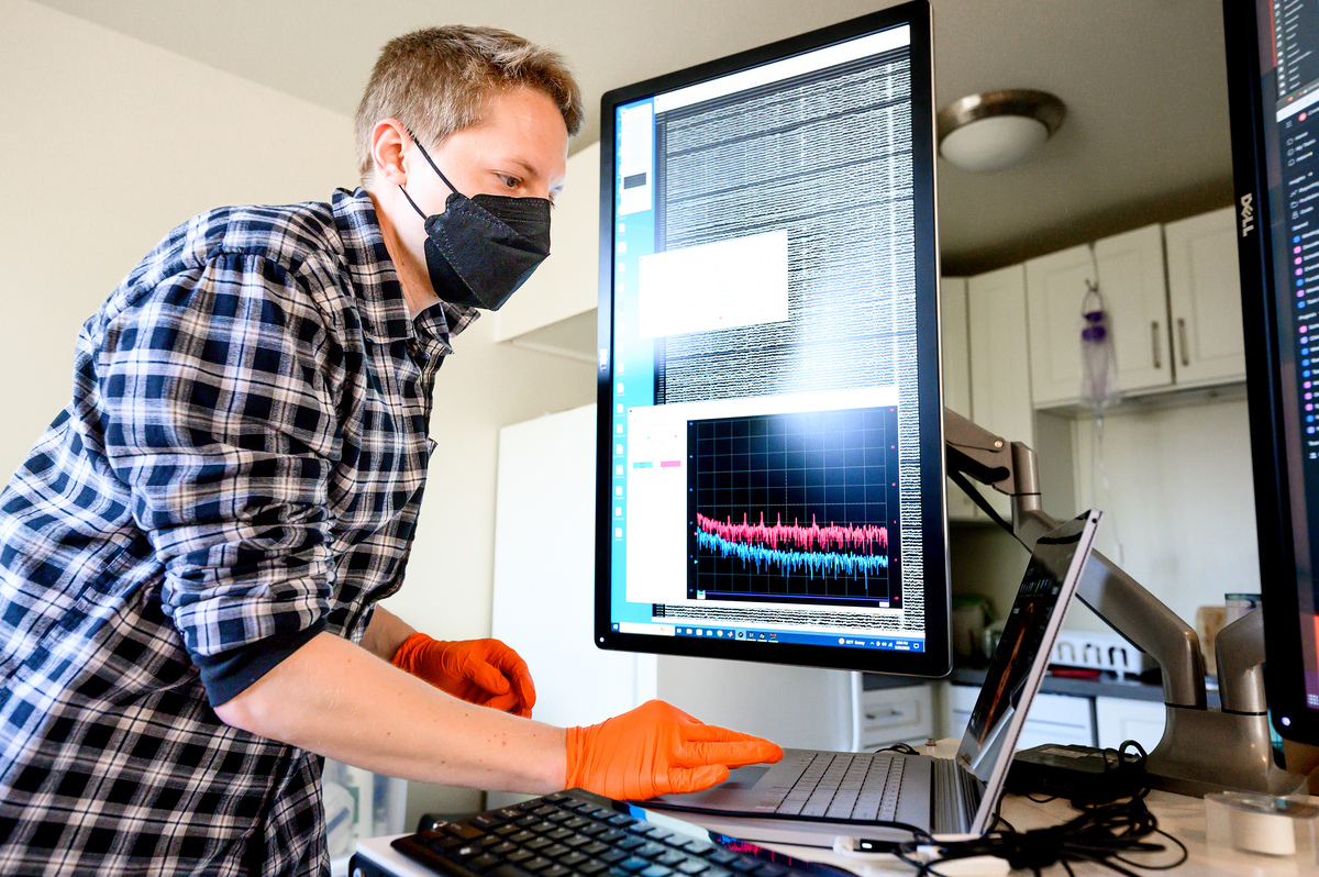 18 χρόνια μετά το εγκεφαλικό παράλυτη γυναίκα επικοινωνεί μέσω avatar