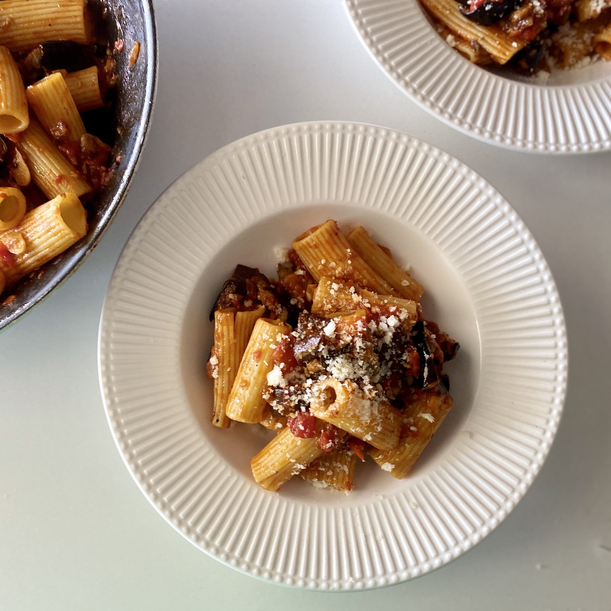 Η απόλυτη σάλτσα για ζυμαρικά, με μελιτζάνες και ντομάτα