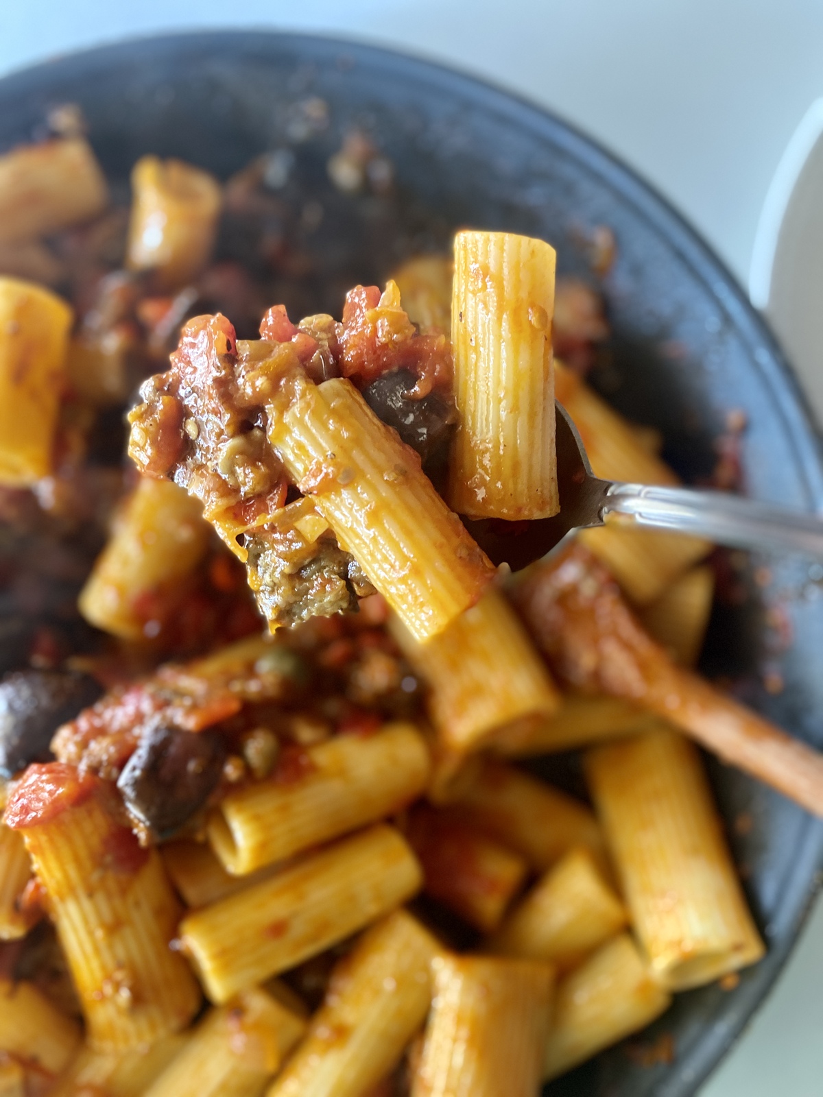 ριγκατόνι με μελιτζάνες