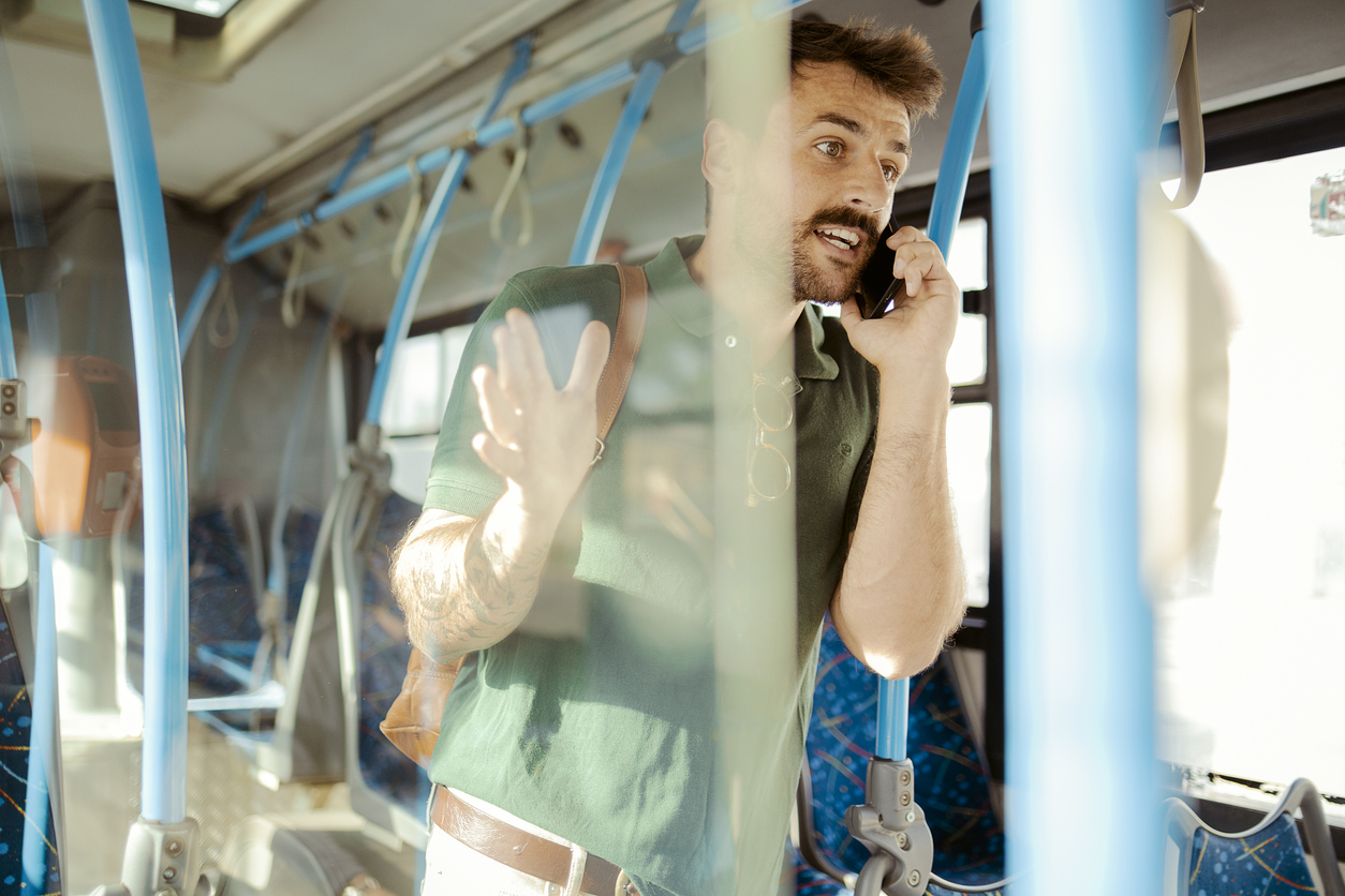 Το savoir vivre του κινητού: 10 κανόνες καλής συμπεριφοράς για εθισμένους