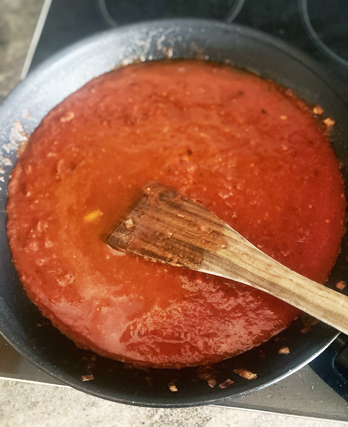 Πένες με σάλτσα ντομάτας και μπέικον: Το απόλυτο comfort food