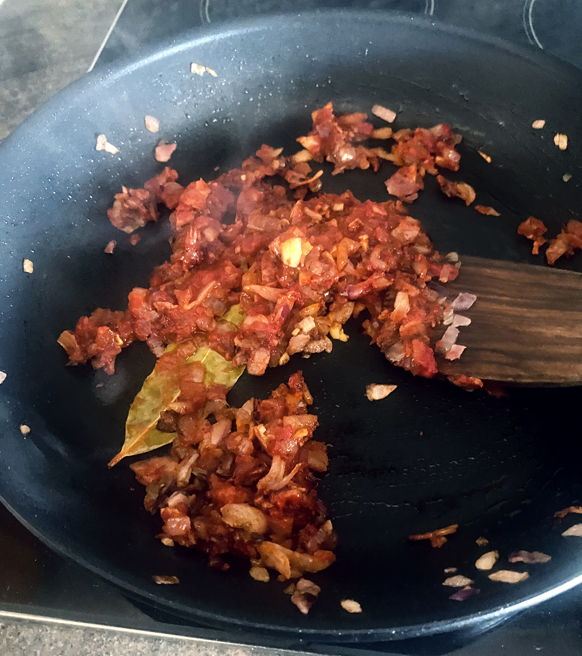 Πένες με σάλτσα ντομάτας και μπέικον: Το απόλυτο comfort food