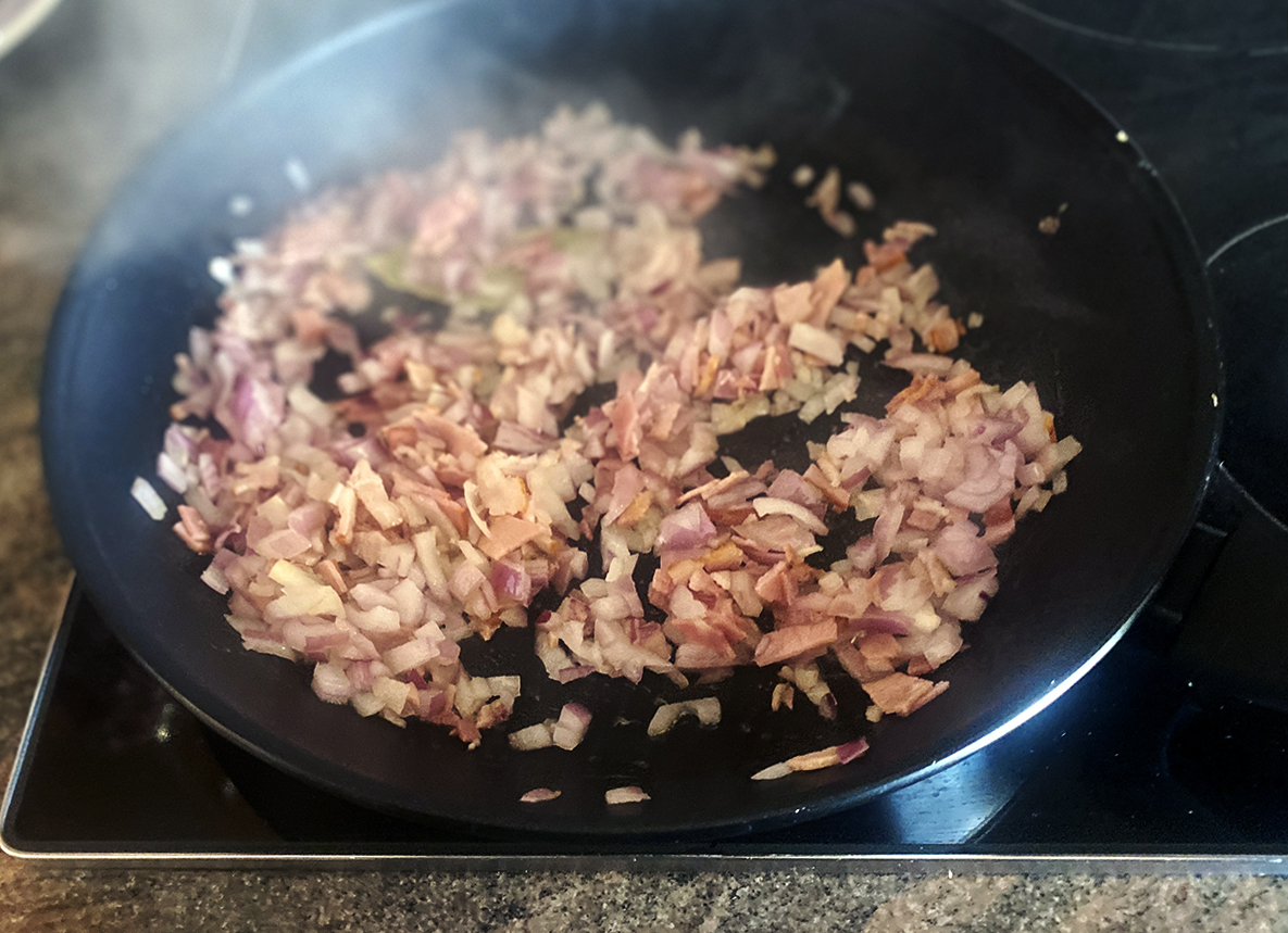 Πένες με σάλτσα ντομάτας και μπέικον: Το απόλυτο comfort food