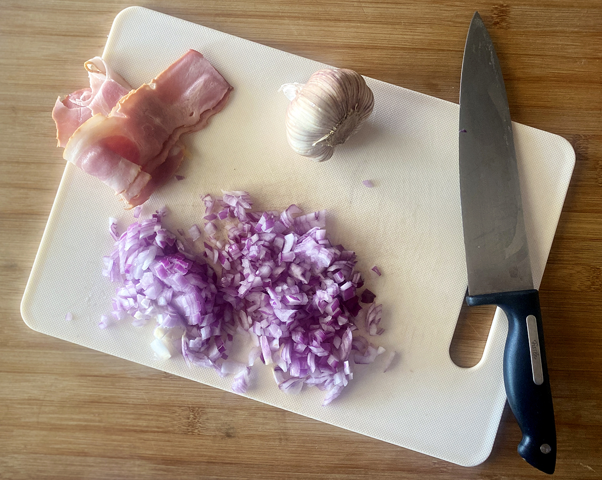 Πένες με σάλτσα ντομάτας και μπέικον: Το απόλυτο comfort food