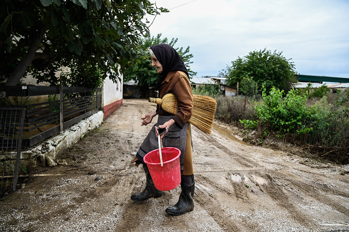 Τι να κάνεις αν νιώθεις ενοχές που κάποιοι υποφέρουν ενώ εσύ ζεις με άνεση