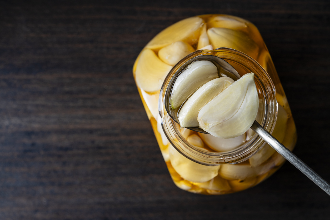Τι θα κερδίσεις αν τρως κάθε μέρα μέλι με σκόρδο
