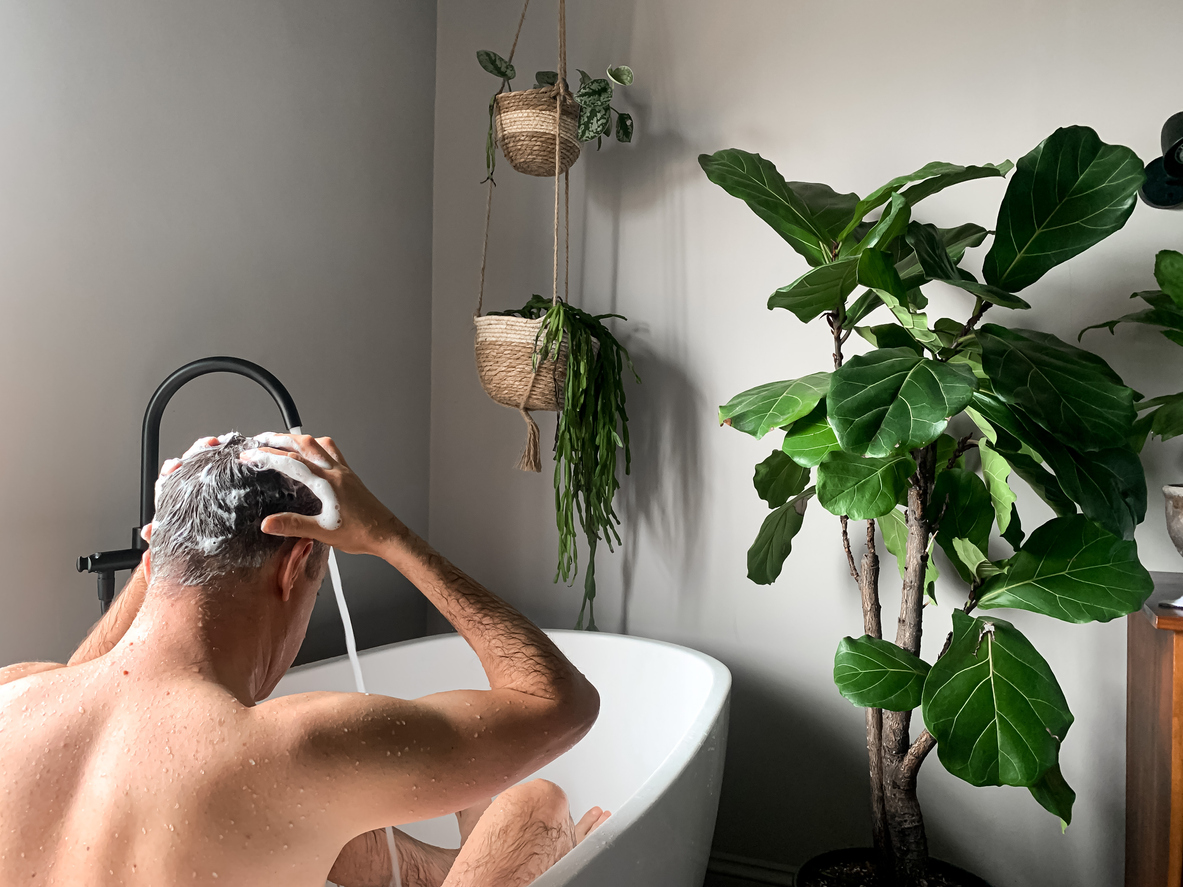 3 τρόποι να αναβαθμίσεις τη ρουτίνα του μπάνιου σου 