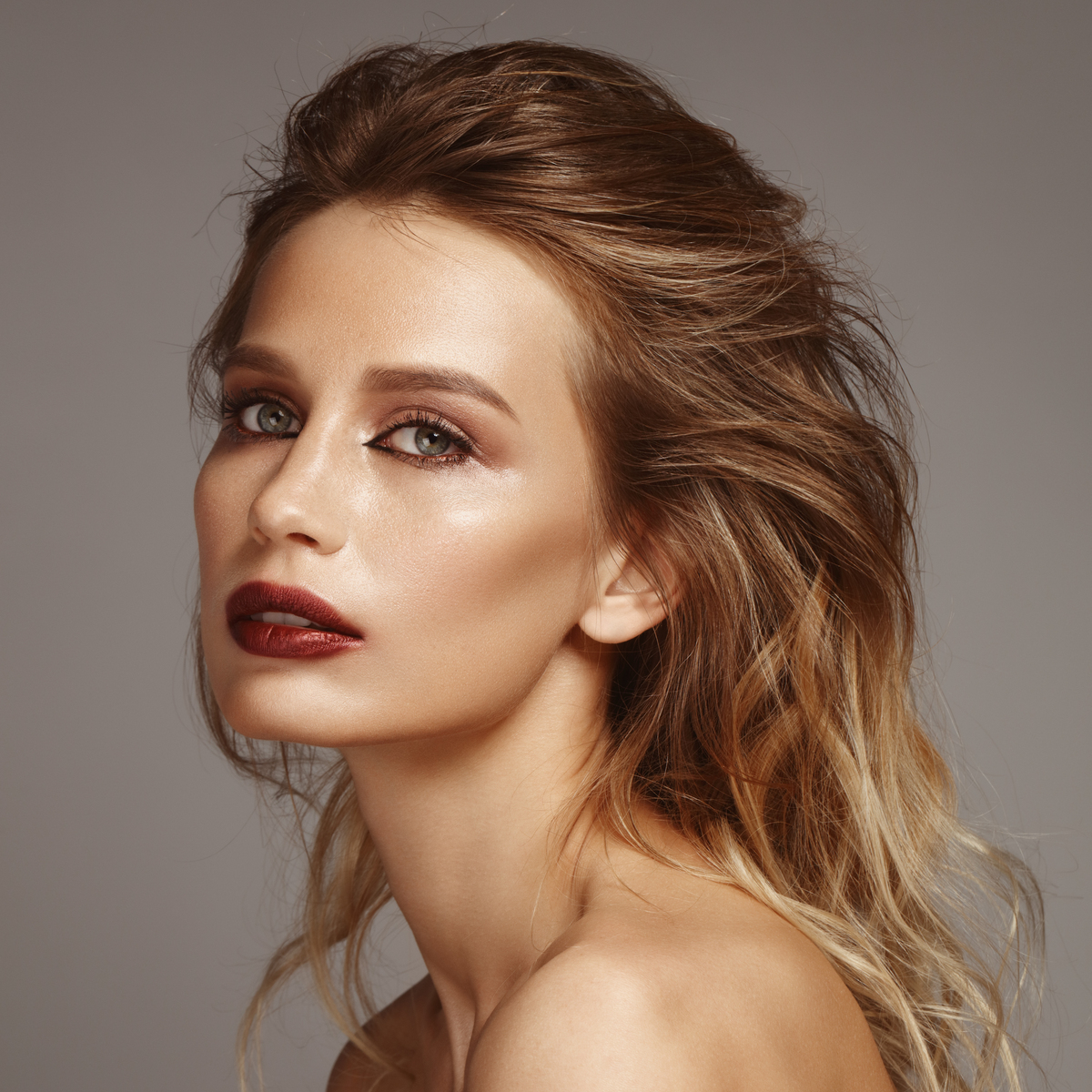 Δύο απίθανες ιδέες μακιγιάζ για ρεβεγιόν