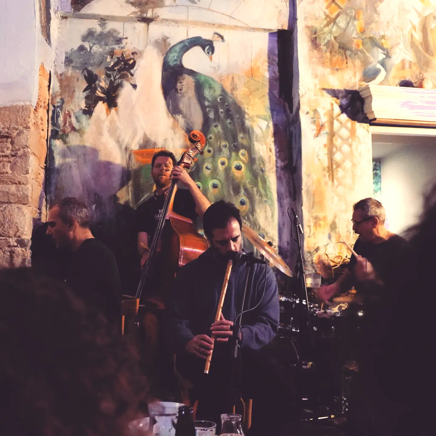 Σύρος, Cantina Analogue