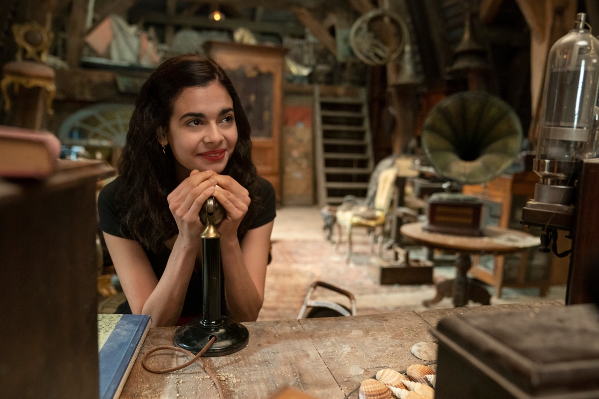 Η ηθοποιός Aria Mia Loberti περπάτησε στο κόκκινο χαλί με τον σκύλο-οδηγό της